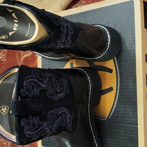 Ariat boots - Picture 2 of 5